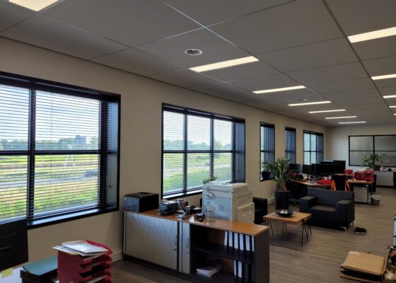 Jaloezieen op kantoor