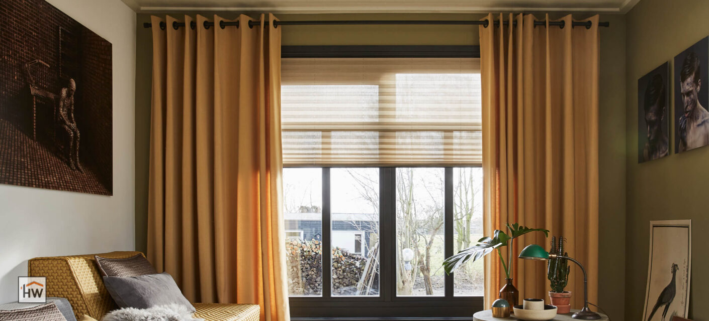 HW Huis & Wonen Gorinchem Plisse met mosterdgele overgordijnen