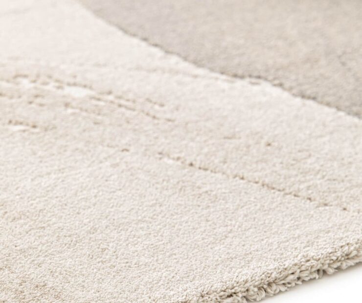 Close-up van een zacht beige vloerkleed